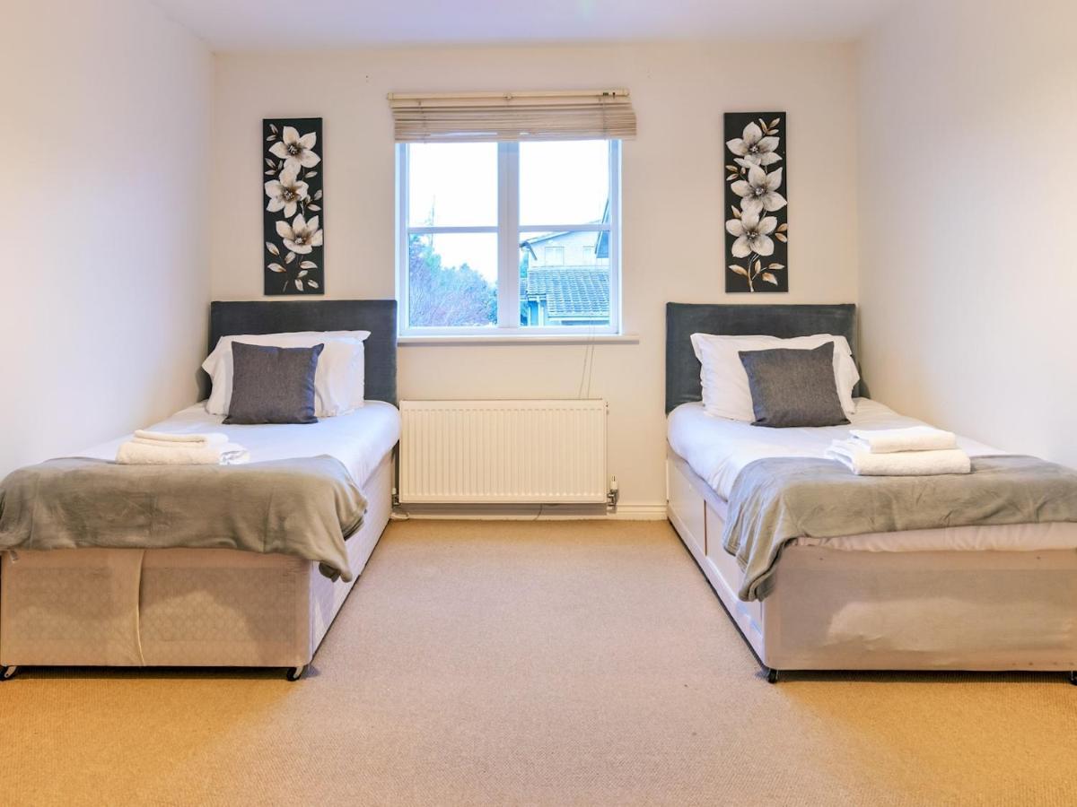 Pass The Keys Modern Townhouse With Secure Parking And Garden Holiday home *