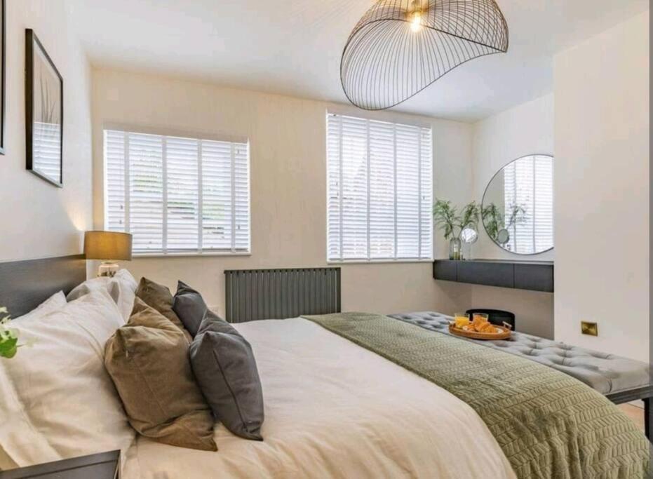 St Marg's Hideaway: Grade Ii Listed Luxury In Cheltenham's Heart Apartment Cheltenham