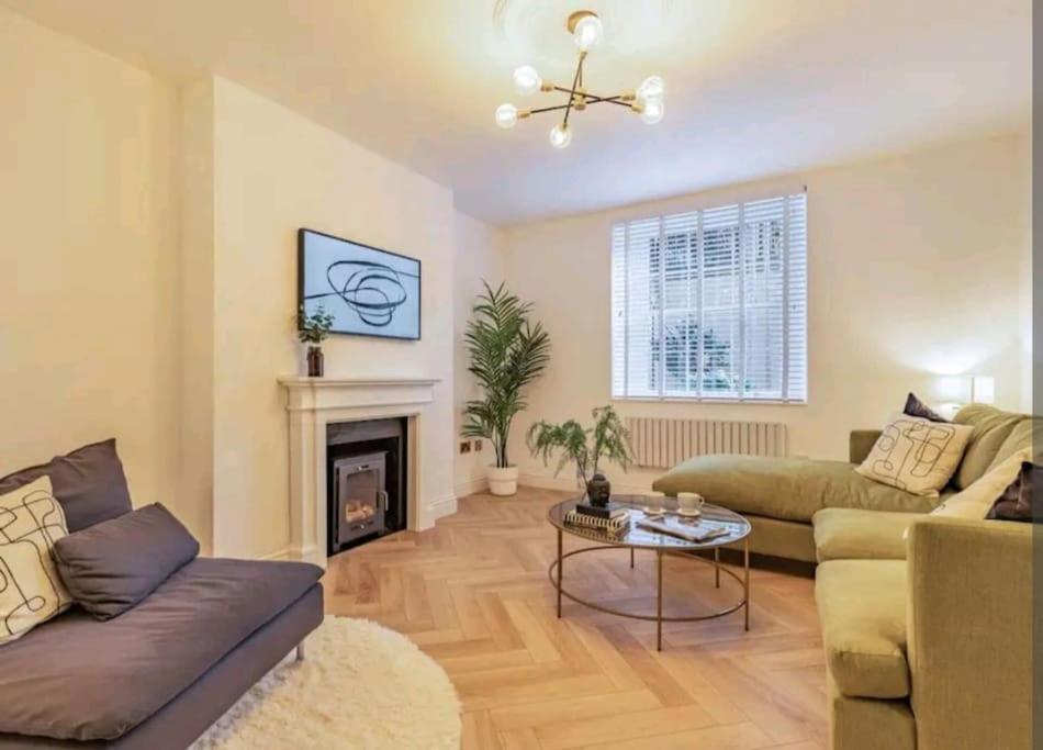 St Marg's Hideaway: Grade Ii Listed Luxury In Cheltenham's Heart * Cheltenham