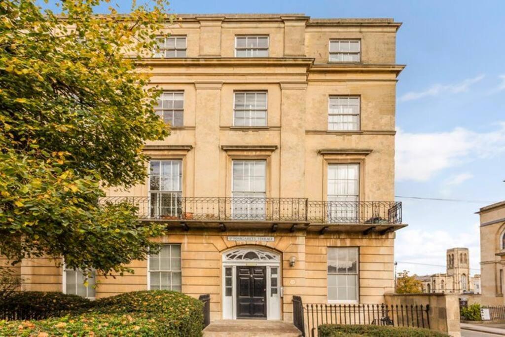 St Marg's Hideaway: Grade Ii Listed Luxury In Cheltenham's Heart Apartment Cheltenham