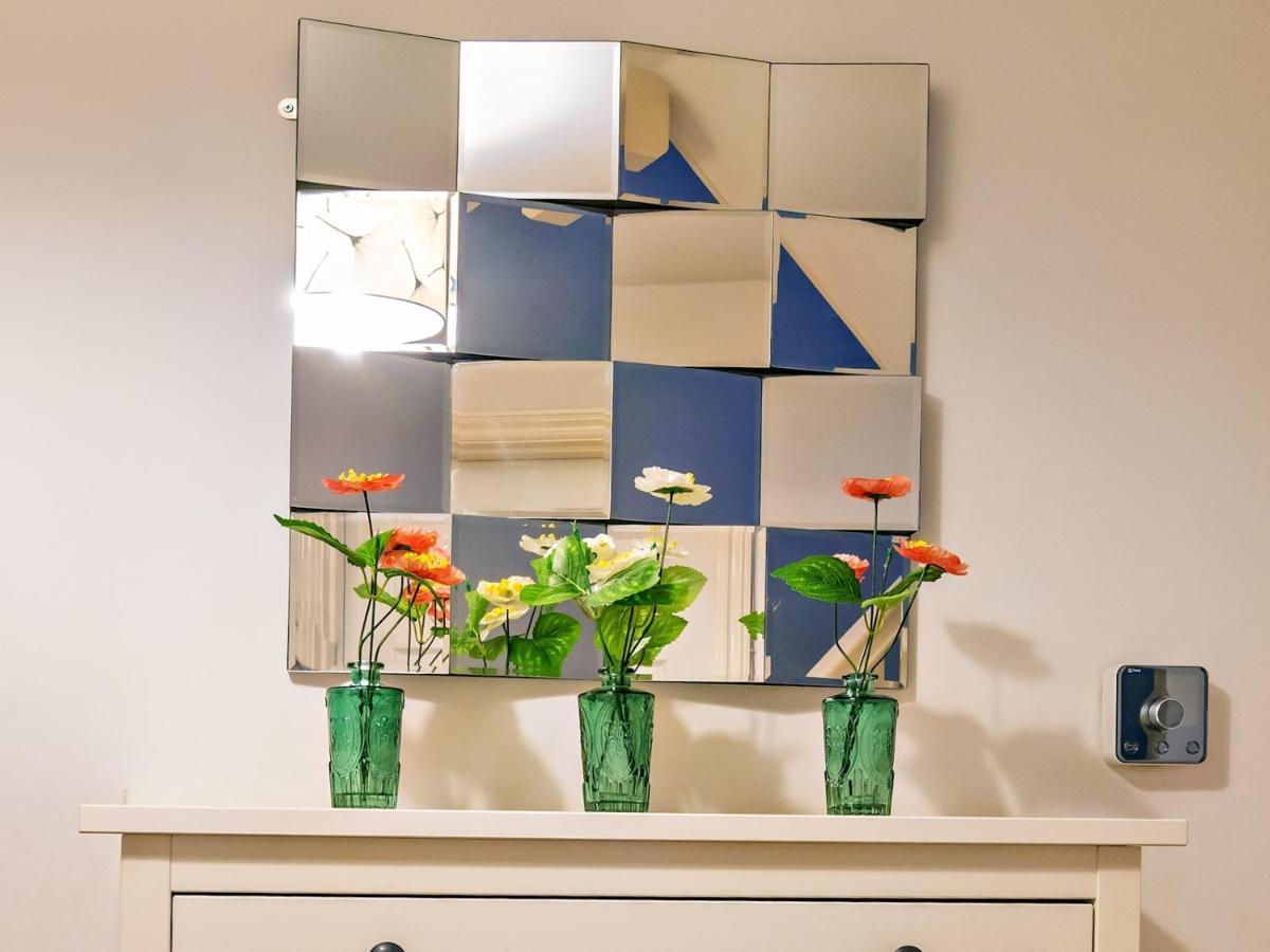 Pass The Keys Modern Townhouse With Secure Parking And Garden Holiday home Cheltenham