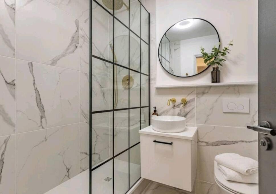St Marg's Hideaway: Grade Ii Listed Luxury In Cheltenham's Heart Apartment