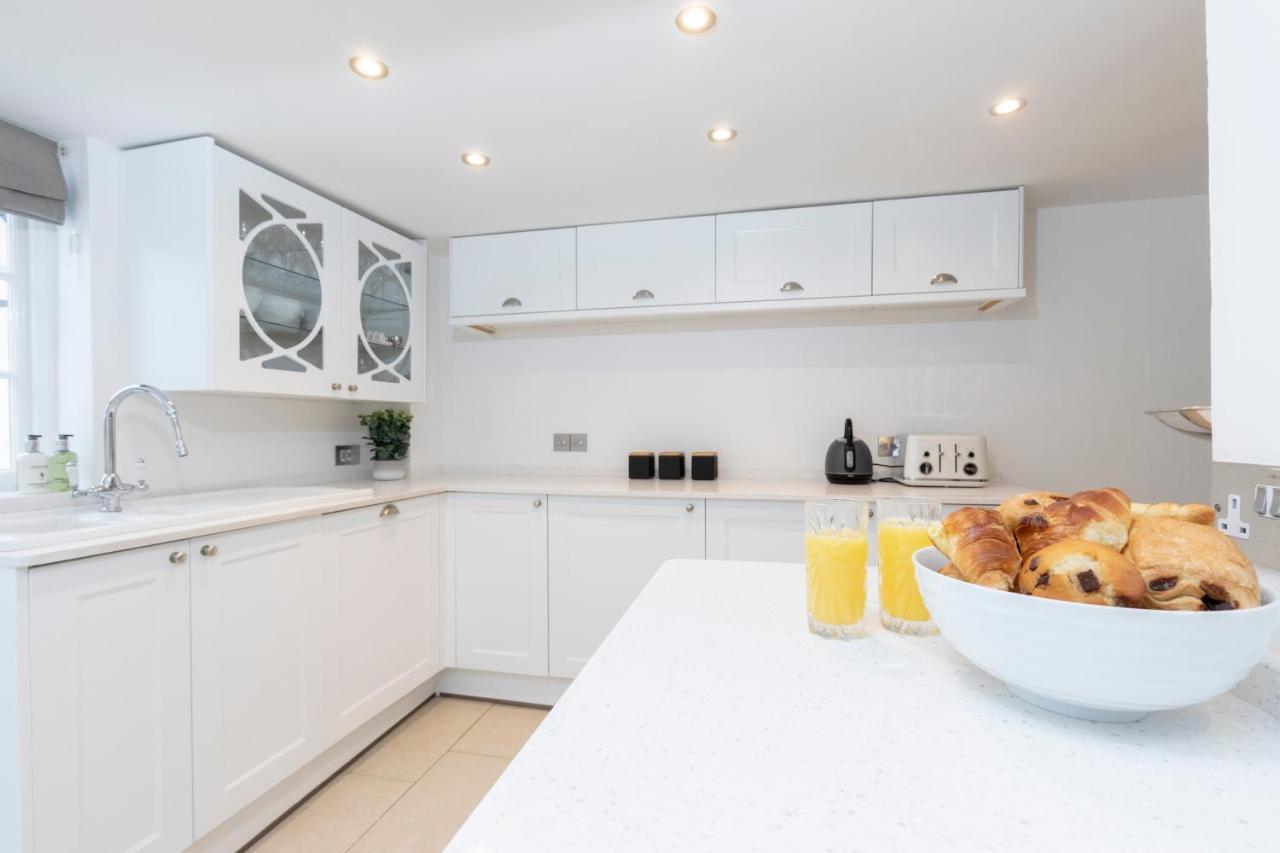 Holiday home Beautiful 4 Bedroom Cheltenham