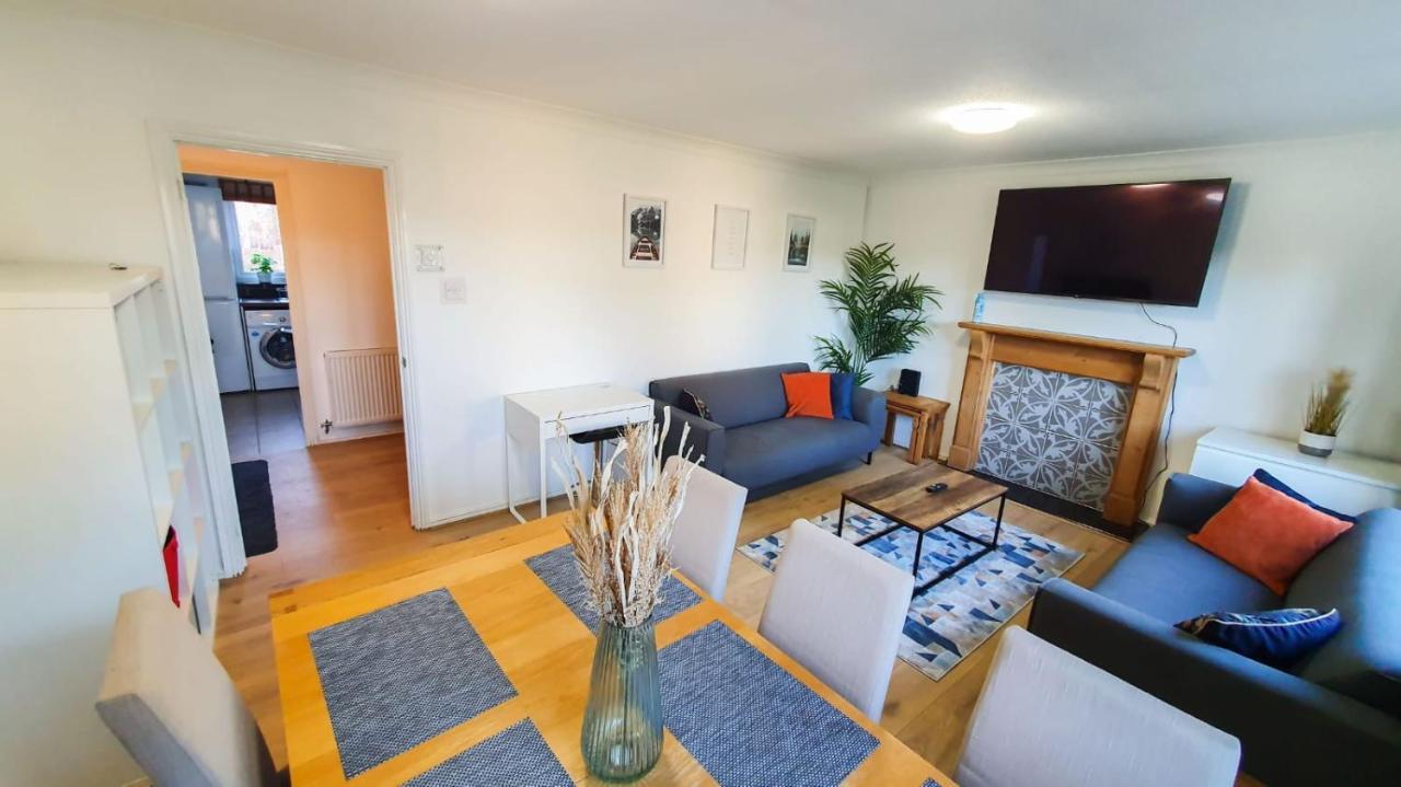 Holiday home Cheerful 4-bedroom In With Free Parking On Premises