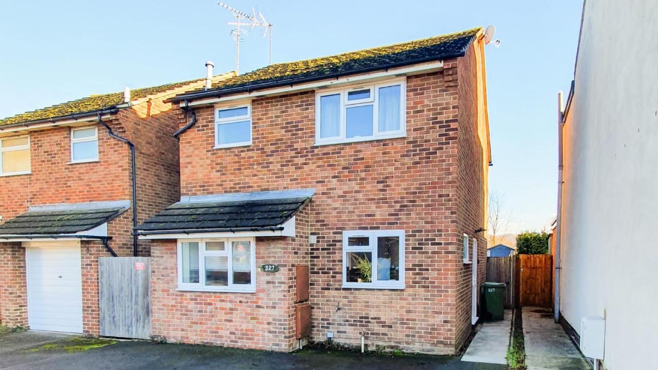 Cheerful 4-bedroom In With Free Parking On Premises * Cheltenham