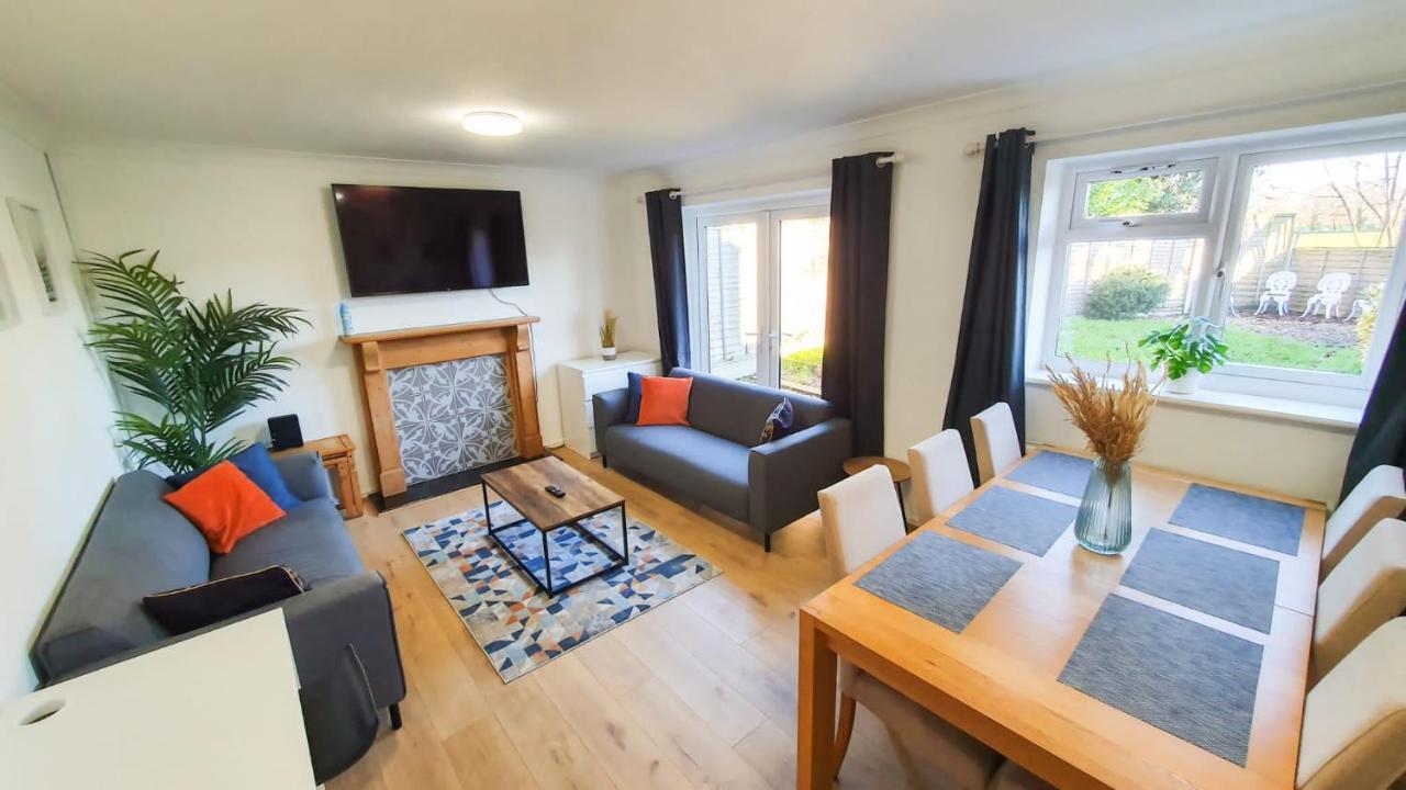 Cheerful 4-bedroom In With Free Parking On Premises Holiday home Cheltenham