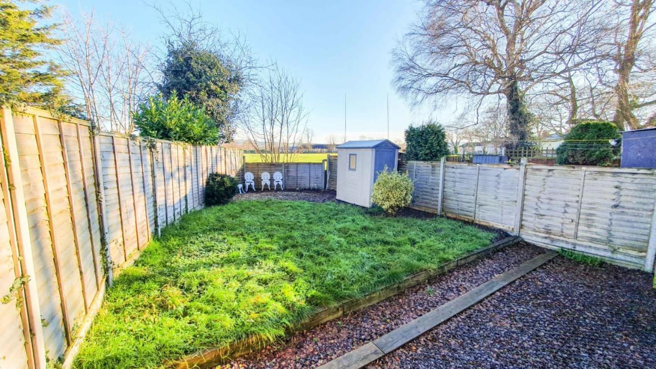 Holiday home Cheerful 4-bedroom In With Free Parking On Premises Cheltenham