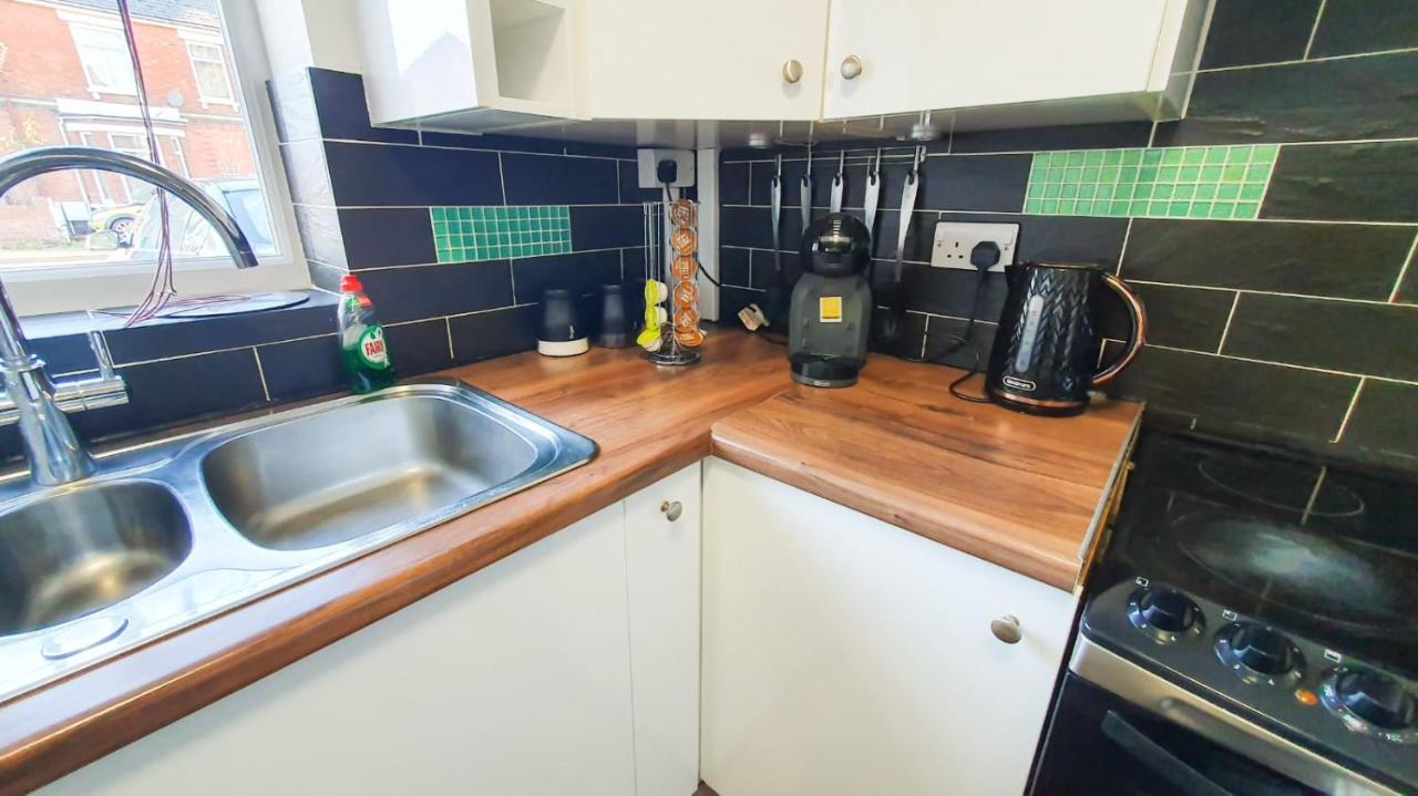 Cheerful 4-bedroom In With Free Parking On Premises Holiday home *