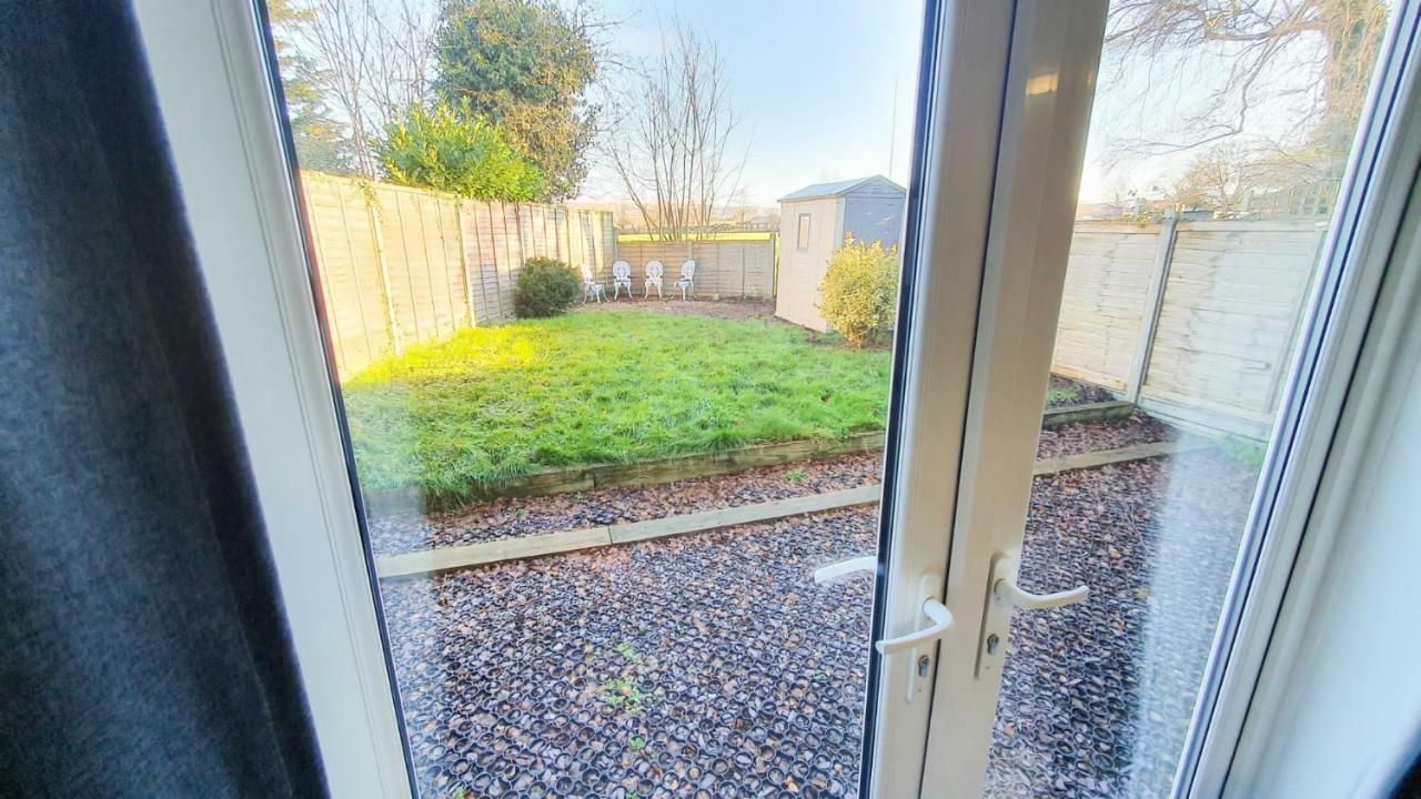Cheerful 4-bedroom In With Free Parking On Premises Cheltenham
