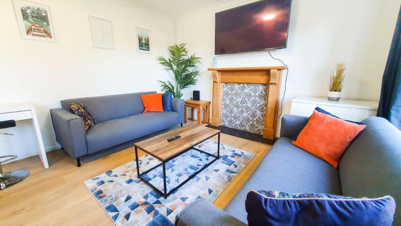 Cheerful 4-bedroom In With Free Parking On Premises *