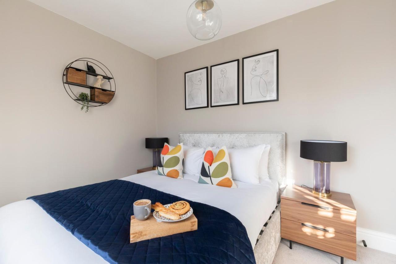 Elliot Oliver - Laverham House - Stunning 6 Bedroom Regency House With Parking