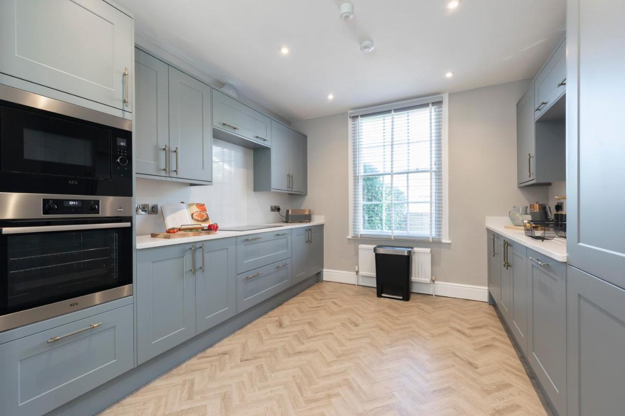 Apartment Elliot Oliver - Laverham House - Stunning 6 Bedroom Regency House With Parking
