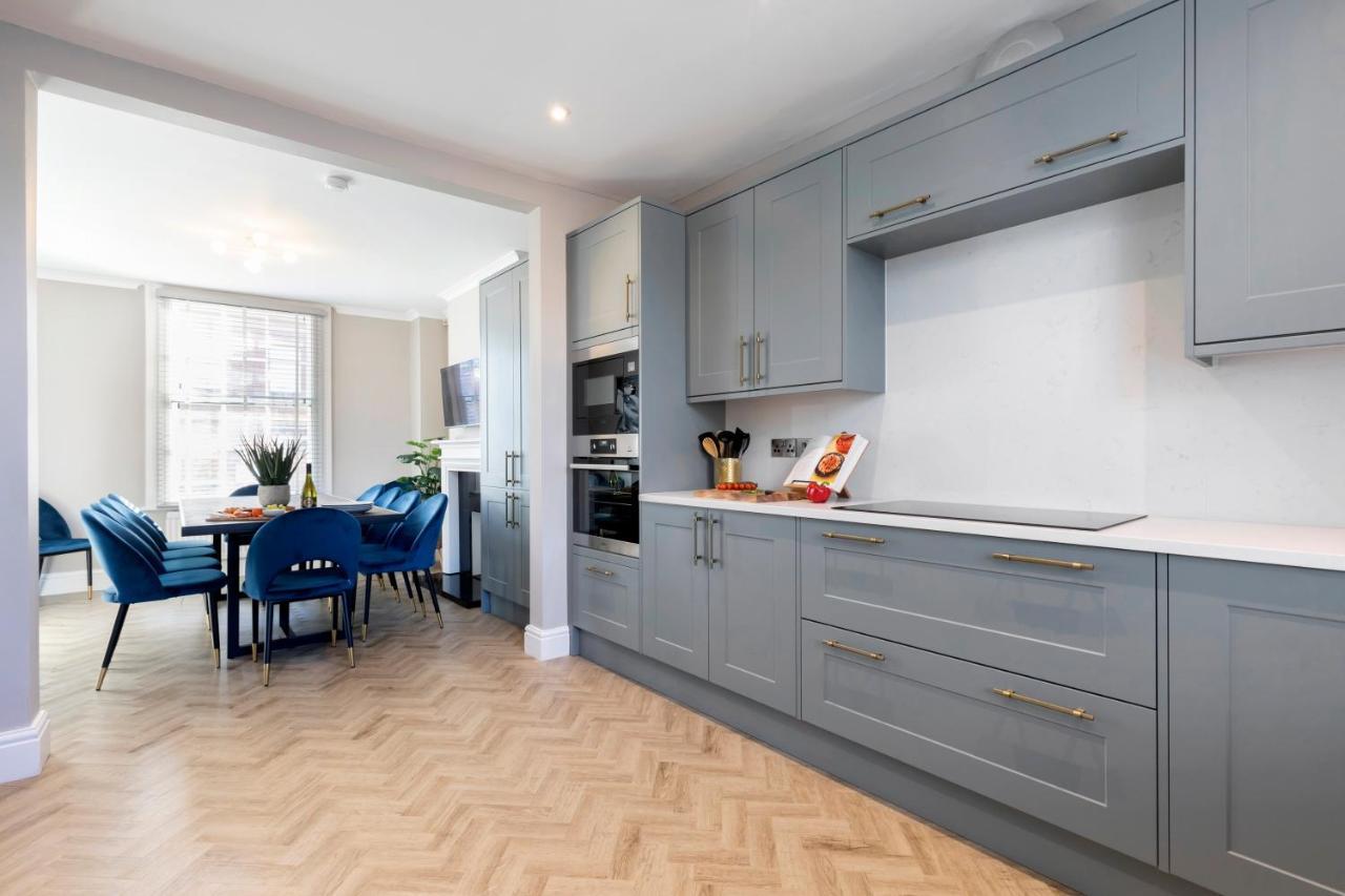 Elliot Oliver - Laverham House - Stunning 6 Bedroom Regency House With Parking *