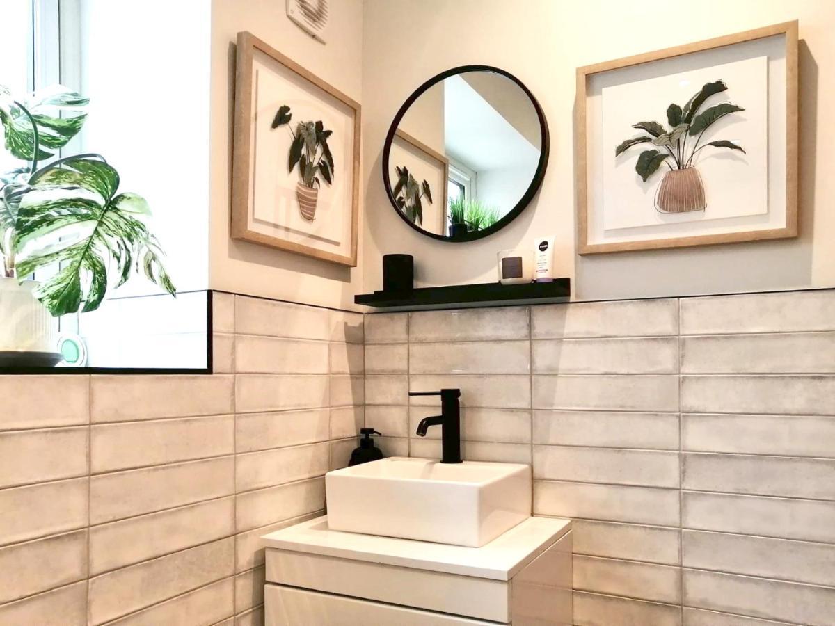 Lansdown 2br Old Coach House Near Town Centre - Retro Charm & Cozy Vibes By Suitely Apartment *