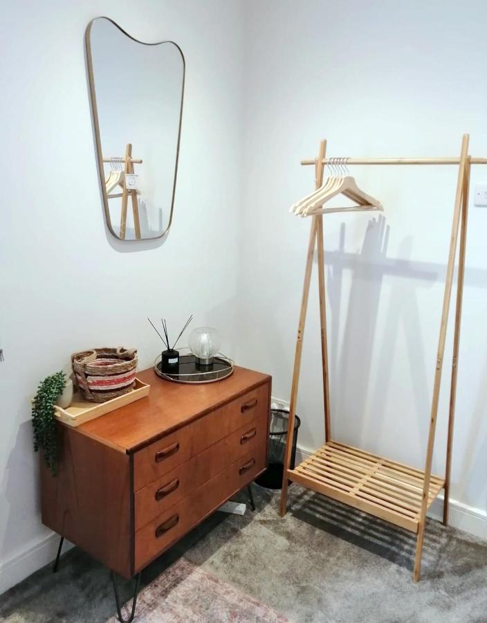 Apartment Lansdown 2br Old Coach House Near Town Centre - Retro Charm & Cozy Vibes By Suitely *