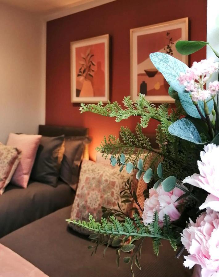 Lansdown 2br Old Coach House Near Town Centre - Retro Charm & Cozy Vibes By Suitely Apartment