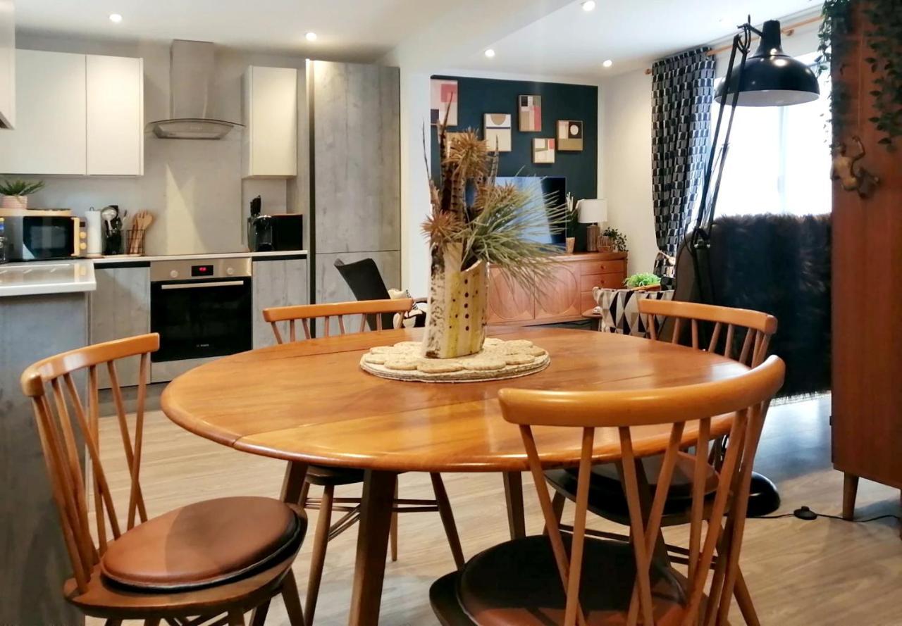 Apartment Lansdown 2br Old Coach House Near Town Centre - Retro Charm & Cozy Vibes By Suitely Cheltenham