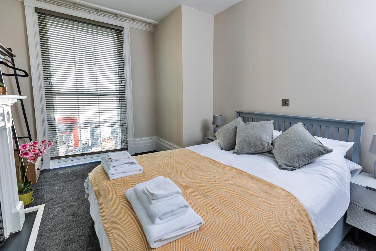 Finest Retreats - Clarence Parade Apartment *
