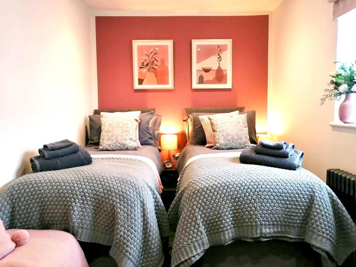 Apartment Lansdown 2br Old Coach House Near Town Centre - Retro Charm & Cozy Vibes By Suitely Cheltenham
