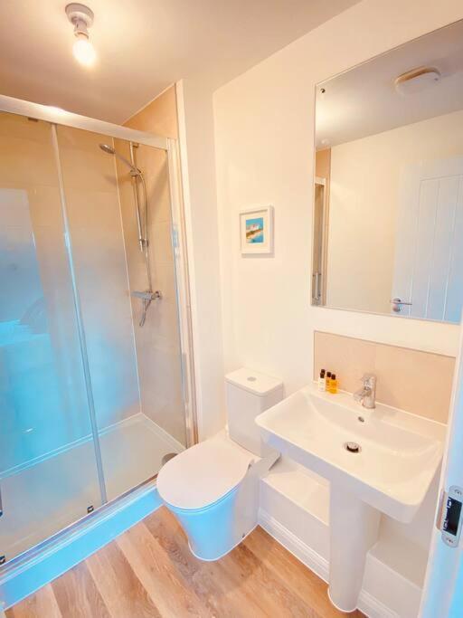 Beautiful, Brand New Apartment! Apartamento Cheltenham