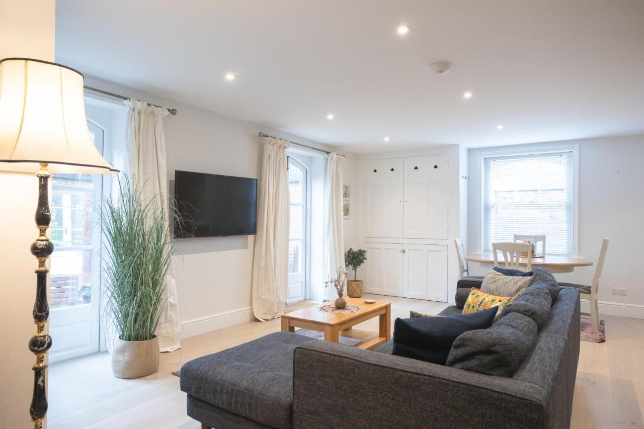 Apartment Spacious 2br Victorian Flat In Cotswolds - Free Parking *