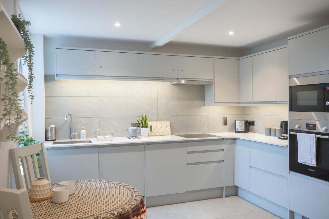 Apartment Spacious 2br Victorian Flat In Cotswolds - Free Parking *