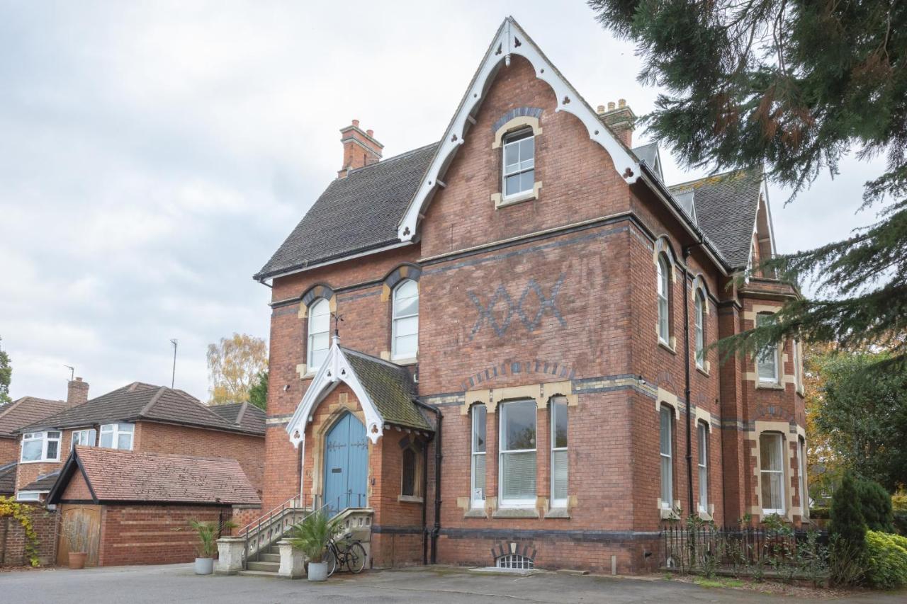 Spacious 2br Victorian Flat In Cotswolds - Free Parking Apartment Cheltenham