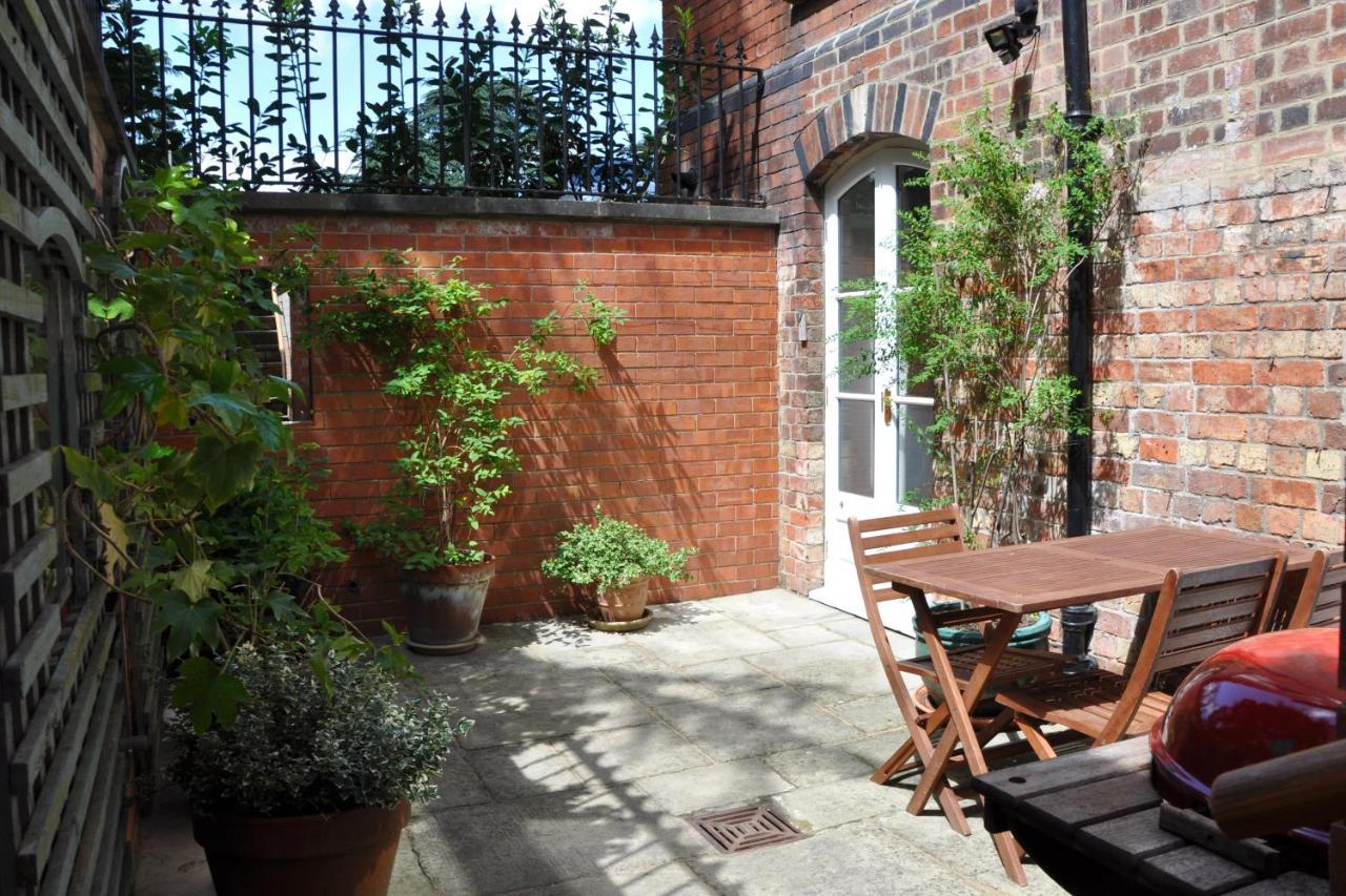 Spacious 2br Victorian Flat In Cotswolds - Free Parking *