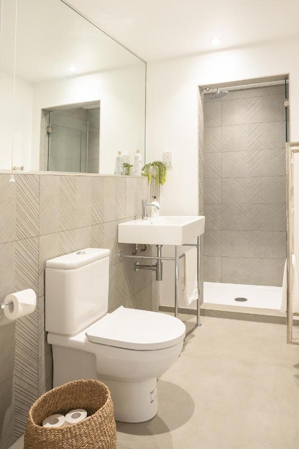 Spacious 2br Victorian Flat In Cotswolds - Free Parking * Cheltenham