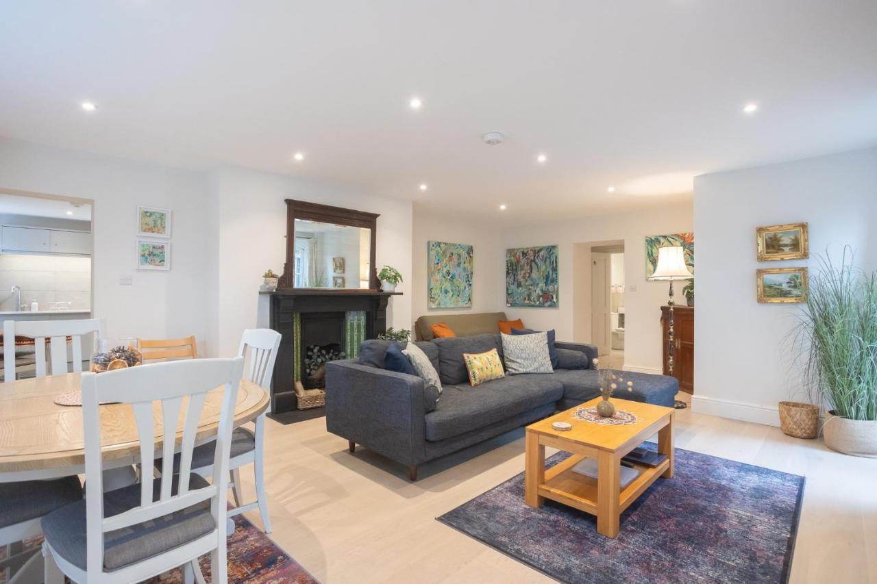 Spacious 2br Victorian Flat In Cotswolds - Free Parking