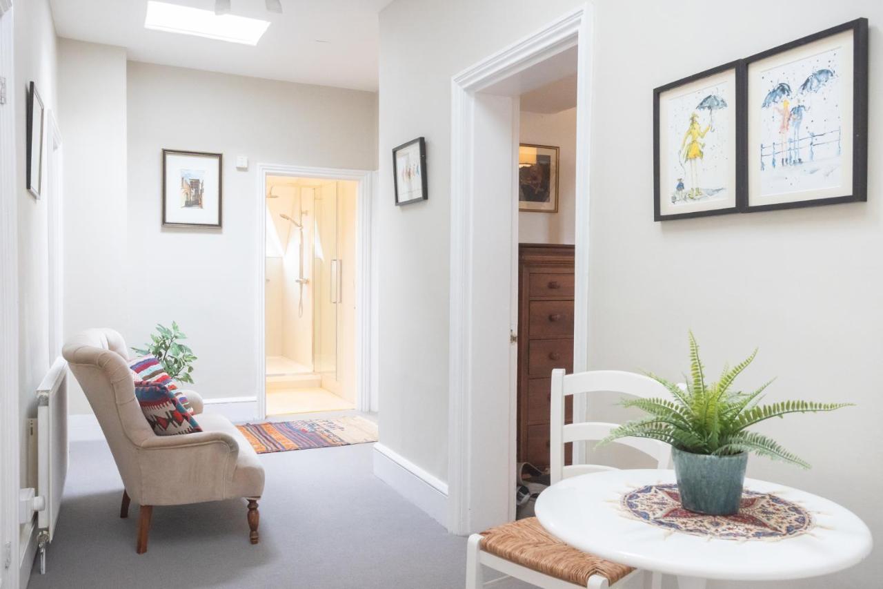 Spacious 3br Victorian Loft Flat In Cotswolds - Free Parking *