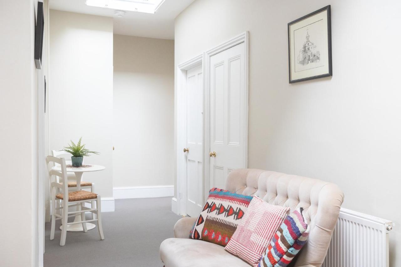 Spacious 3br Victorian Loft Flat In Cotswolds - Free Parking Apartment *