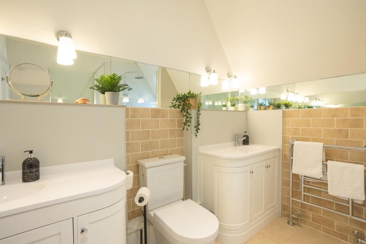 Spacious 3br Victorian Loft Flat In Cotswolds - Free Parking Apartment *