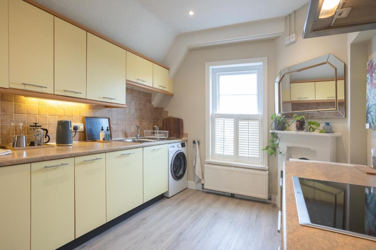 Spacious 3br Victorian Loft Flat In Cotswolds - Free Parking Apartment