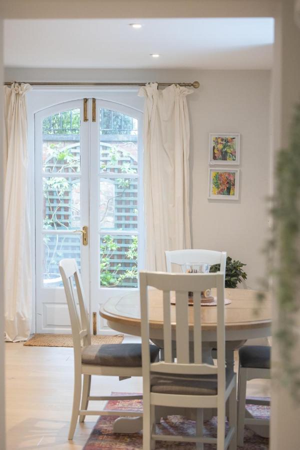 Spacious 2br Victorian Flat In Cotswolds - Free Parking Cheltenham