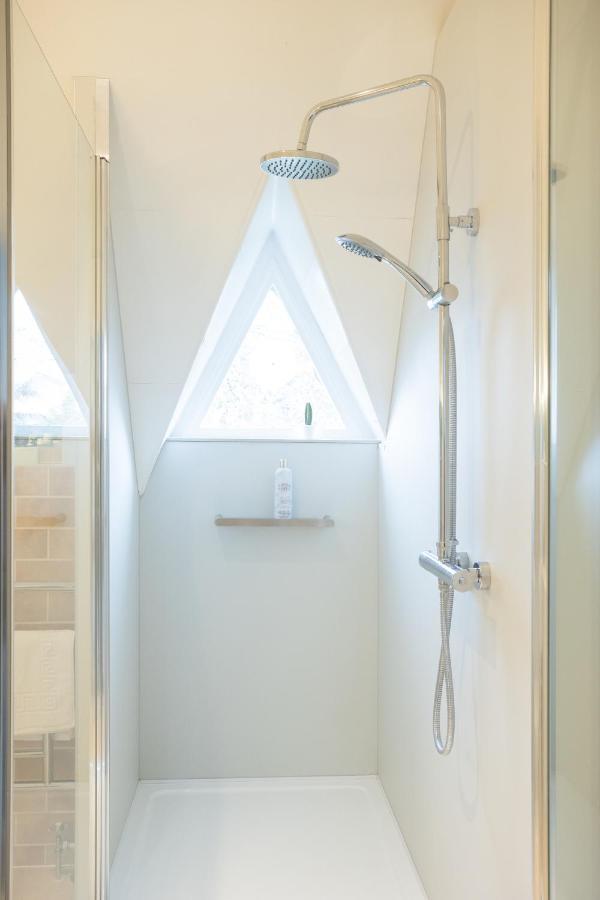 Spacious 3br Victorian Loft Flat In Cotswolds - Free Parking Apartment *