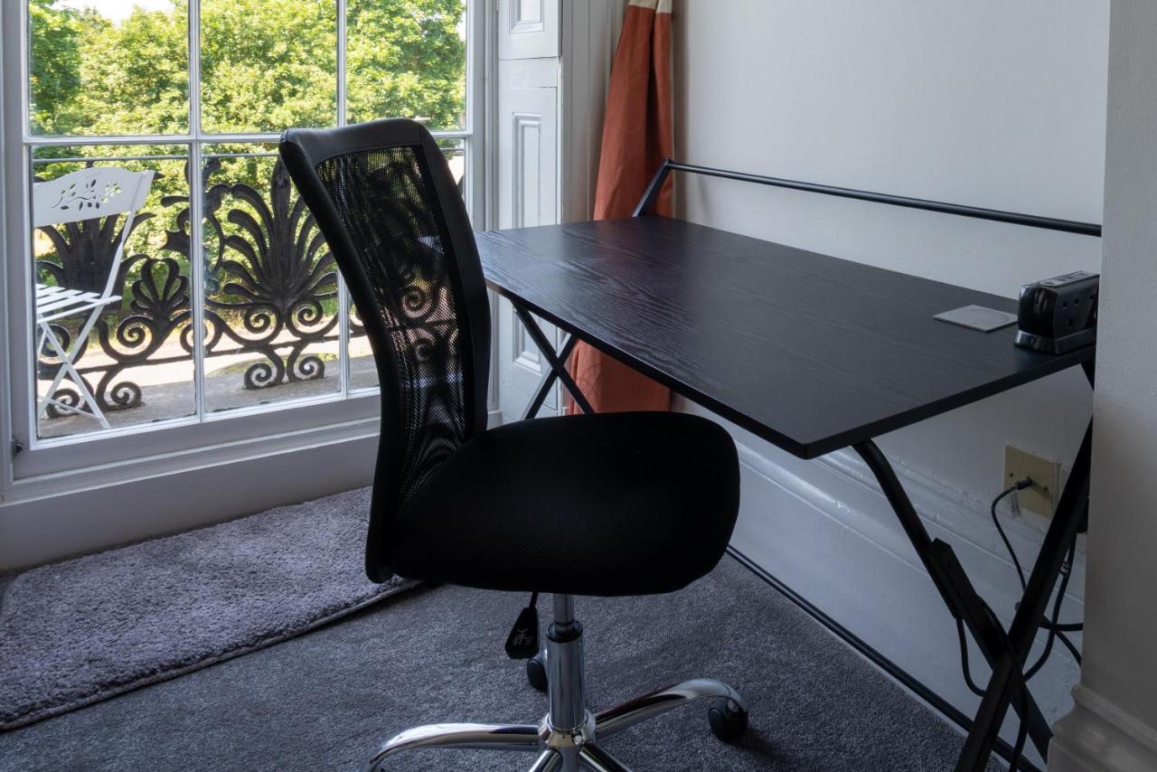 Montpellier Regency Balcony & Parking Apartment