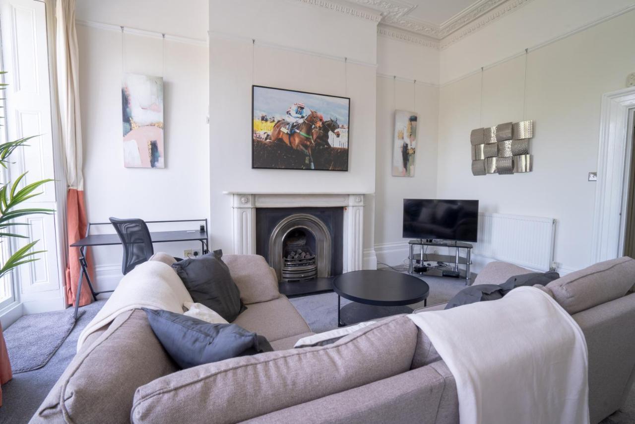 Montpellier Regency Balcony & Parking Apartment