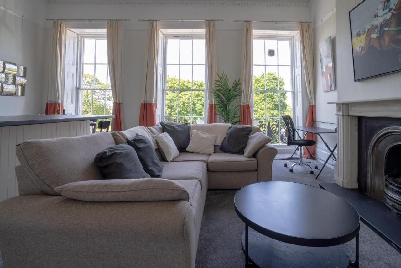 Montpellier Regency Balcony & Parking * Cheltenham