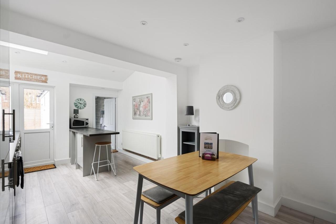 Adorable, Inviting Town House! Holiday home