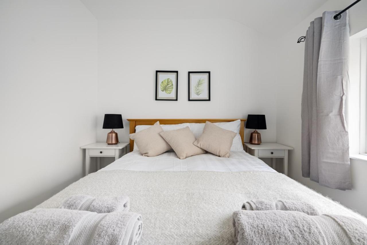 Adorable, Inviting Town House! Cheltenham