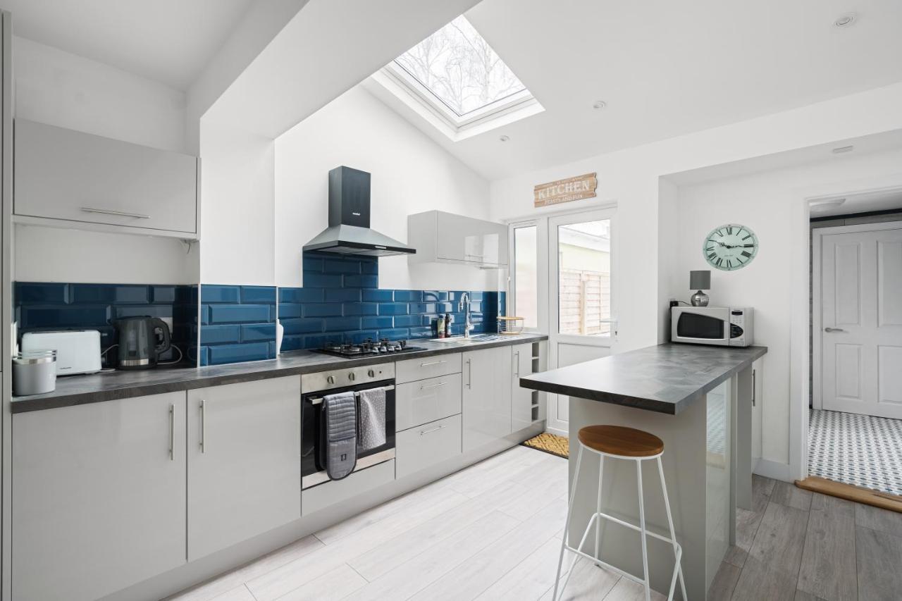 Holiday home Adorable, Inviting Town House! Cheltenham