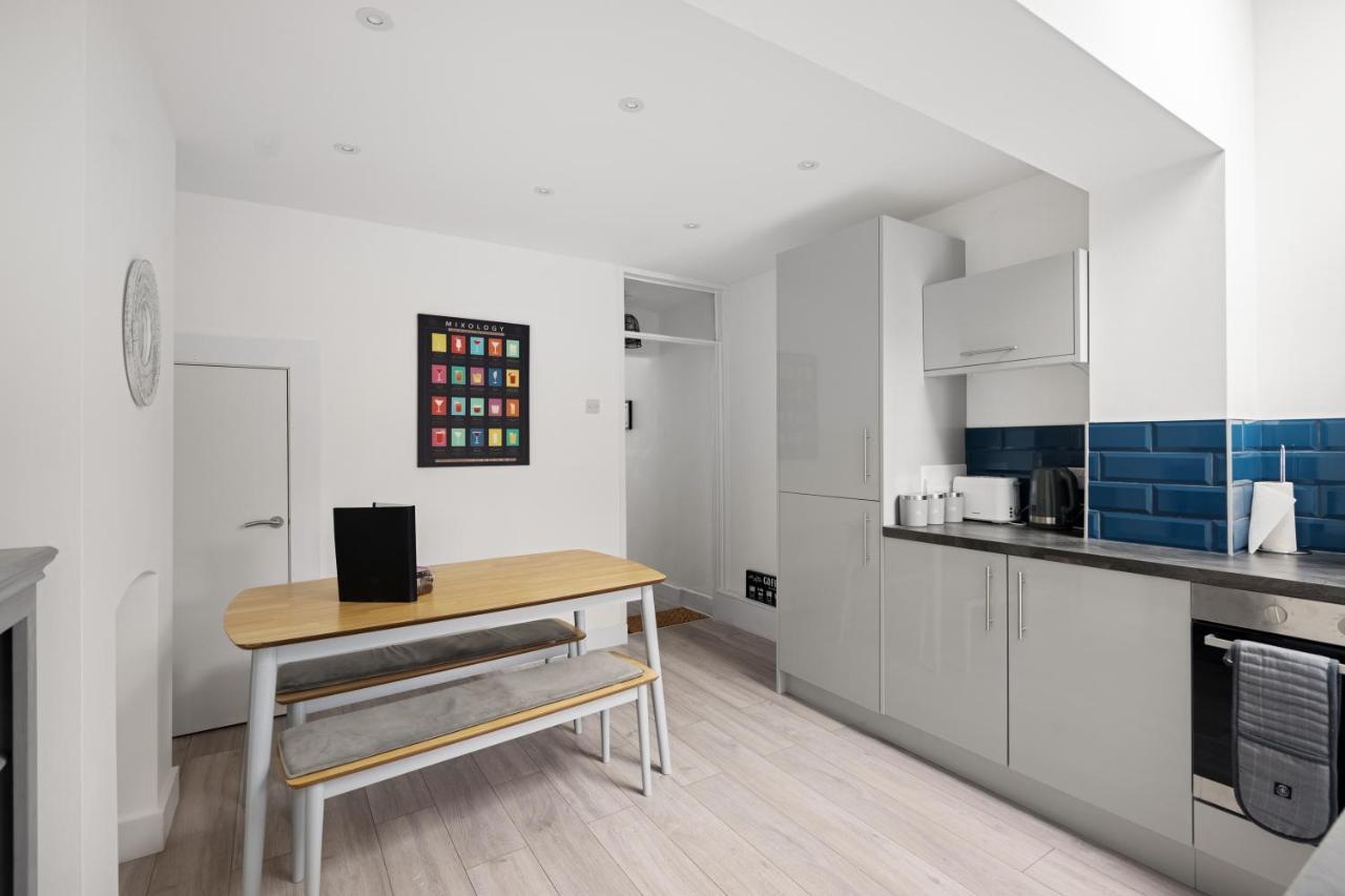 Adorable, Inviting Town House!