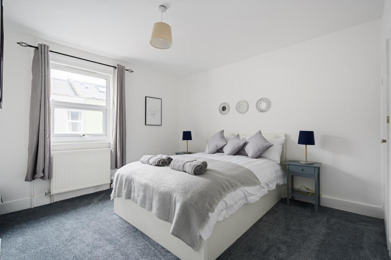 Adorable, Inviting Town House! *
