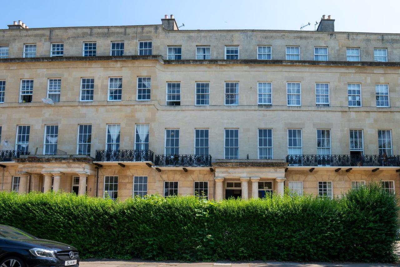 Montpellier Regency Balcony & Parking Apartment Cheltenham