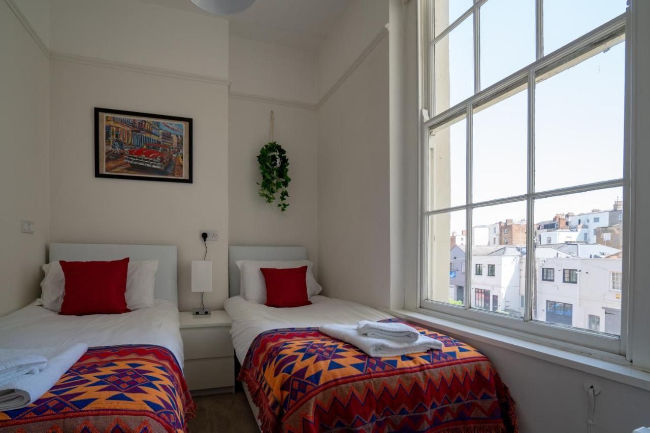 Montpellier Regency Balcony & Parking * Cheltenham