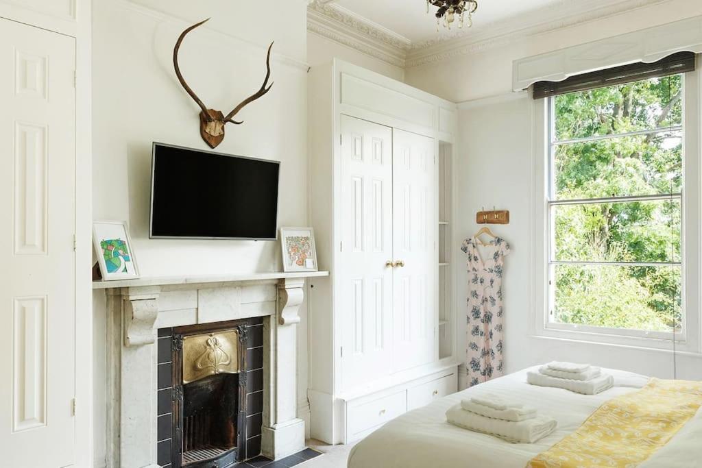 Yellow Door Apartment Cheltenham