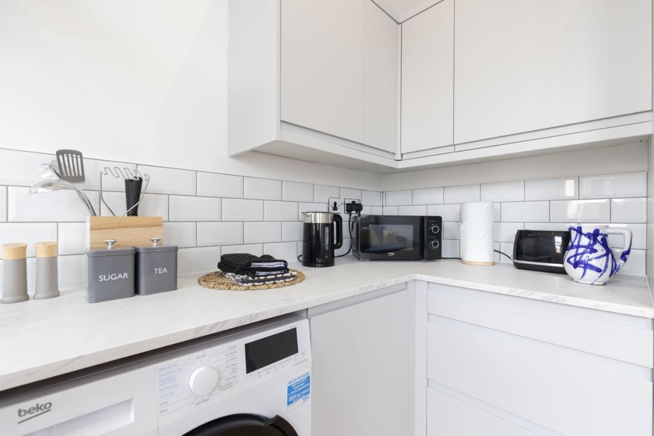 Beautifully Presented Newly Renovated City-centre In Apartment Cheltenham