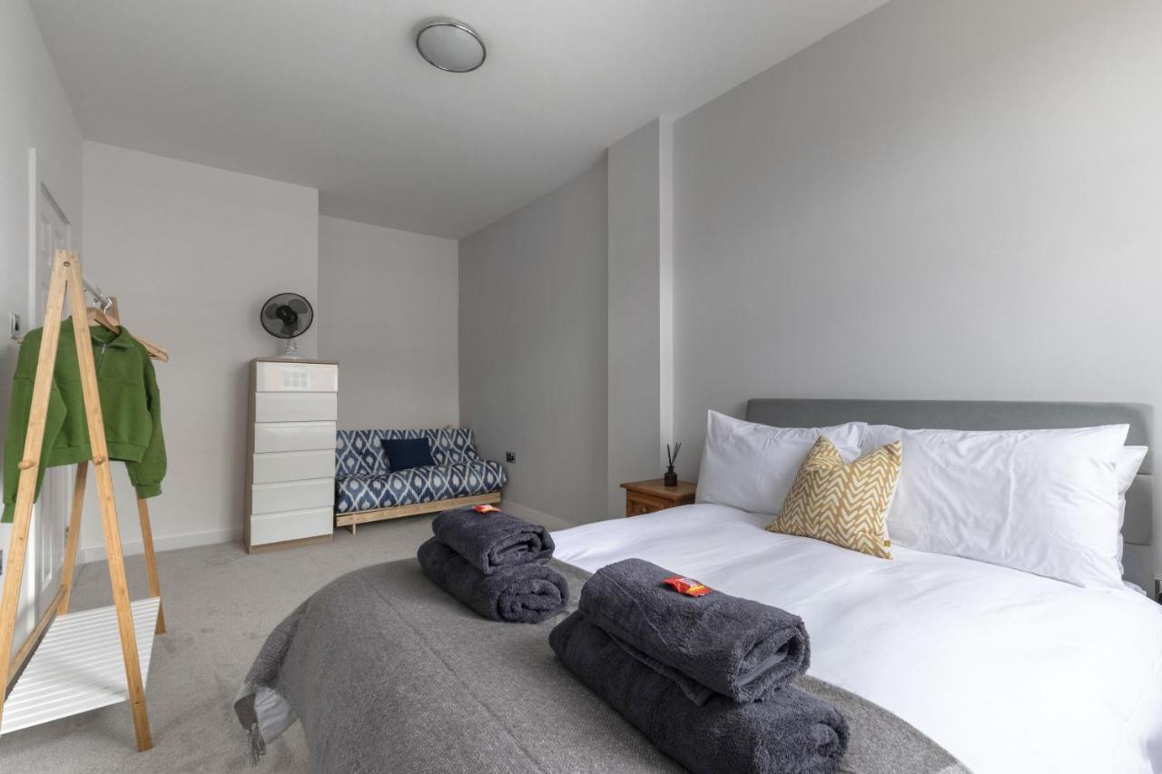 Apartment Beautifully Presented Newly Renovated City-centre In