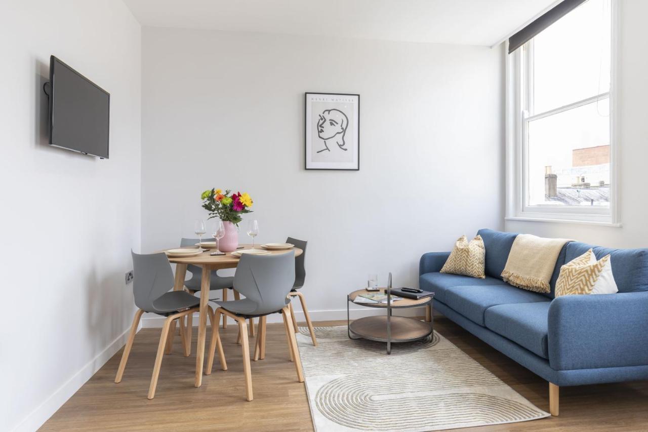 Apartment Beautifully Presented Newly Renovated City-centre In